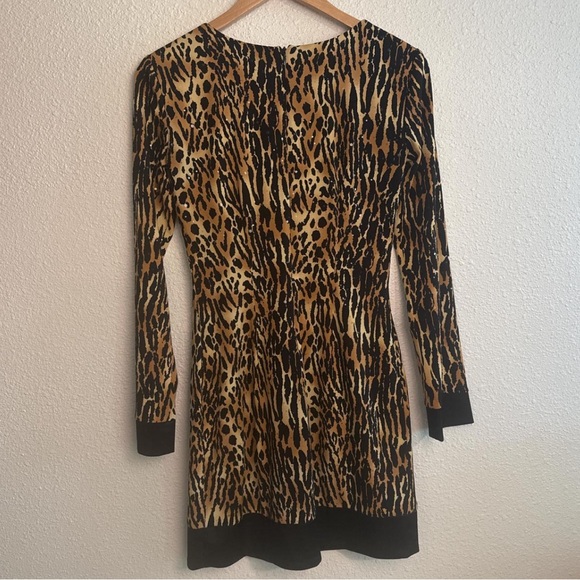 Cache Mini Dress - Picture 5 of 8